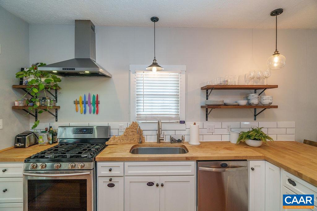 1112 MONTROSE AVE, CHARLOTTESVILLE, Virginia 22902, 2 Bedrooms Bedrooms, ,1 BathroomBathrooms,Residential,For sale,1112 MONTROSE AVE,670268 MLS # 670268