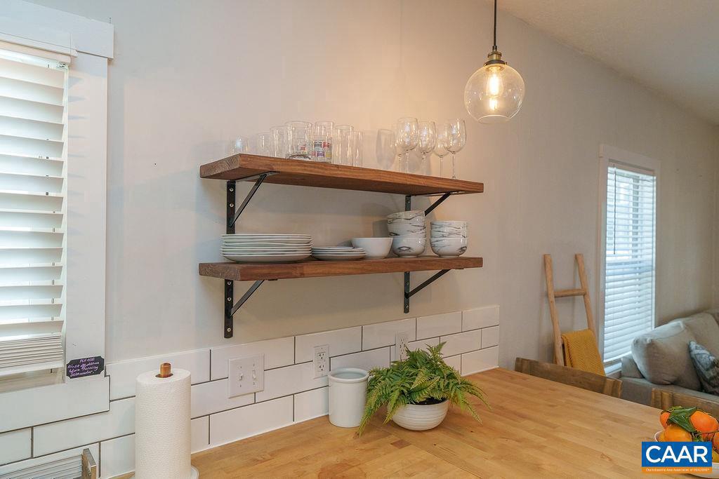 1112 MONTROSE AVE, CHARLOTTESVILLE, Virginia 22902, 2 Bedrooms Bedrooms, ,1 BathroomBathrooms,Residential,For sale,1112 MONTROSE AVE,670268 MLS # 670268