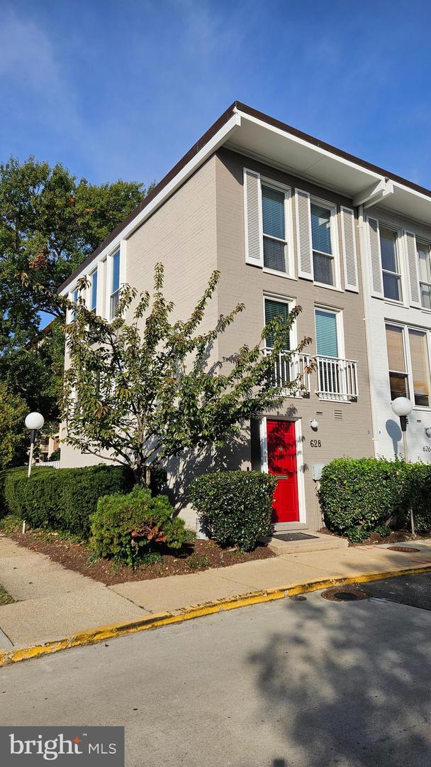 628 3RD ST SW #115, WASHINGTON, District Of Columbia 20024, 3 Bedrooms Bedrooms, ,2 BathroomsBathrooms,Residential,For sale,628 3RD ST SW #115,DCDC2228228 MLS # DCDC2228228