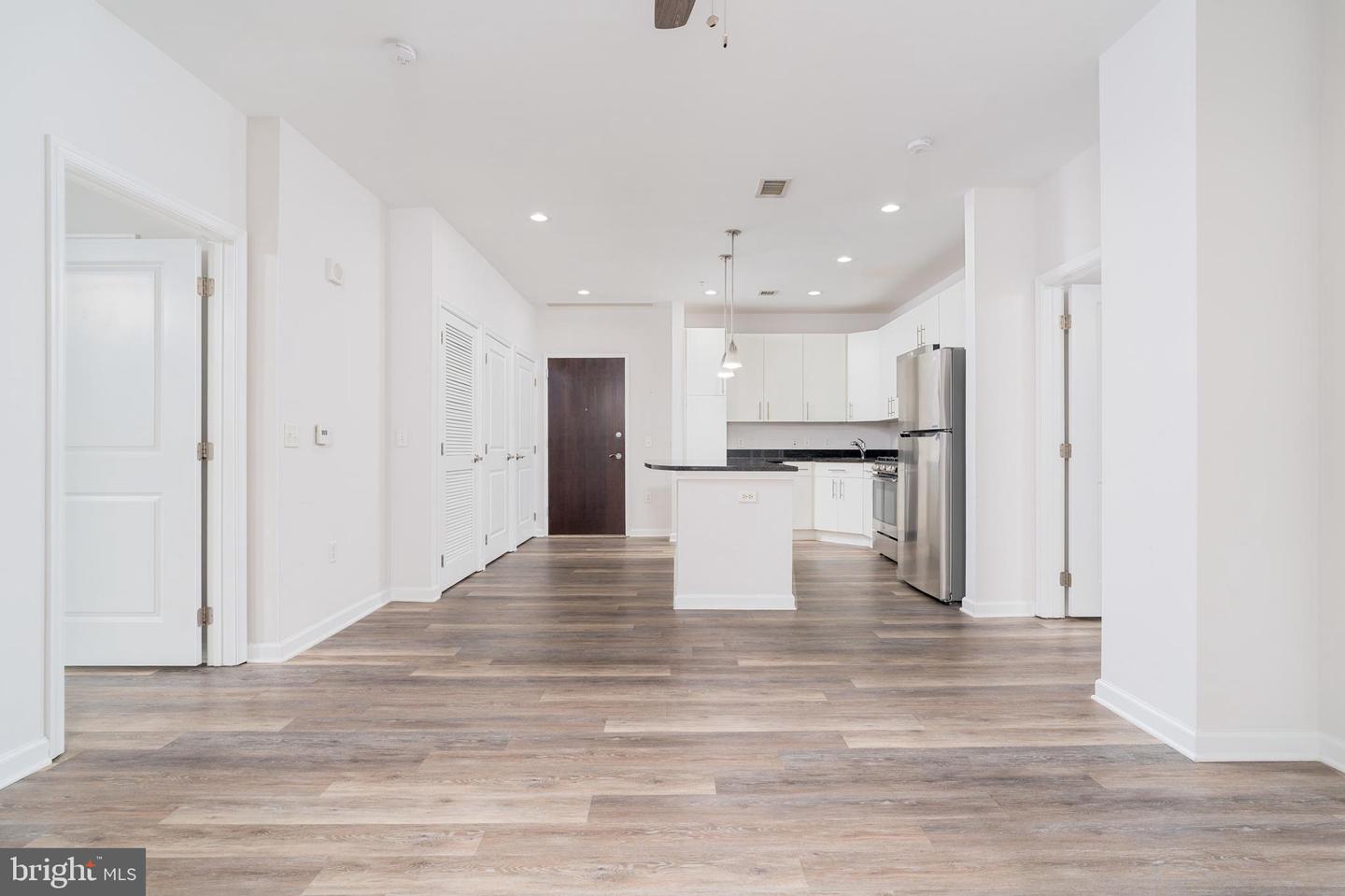 444 W BROAD ST #401, FALLS CHURCH, Virginia 22046, 2 Bedrooms Bedrooms, ,2 BathroomsBathrooms,Residential,For sale,444 W BROAD ST #401,VAFA2003364 MLS # VAFA2003364