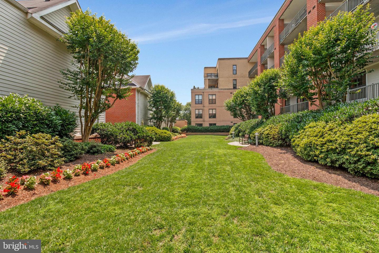 444 W BROAD ST #401, FALLS CHURCH, Virginia 22046, 2 Bedrooms Bedrooms, ,2 BathroomsBathrooms,Residential,For sale,444 W BROAD ST #401,VAFA2003364 MLS # VAFA2003364