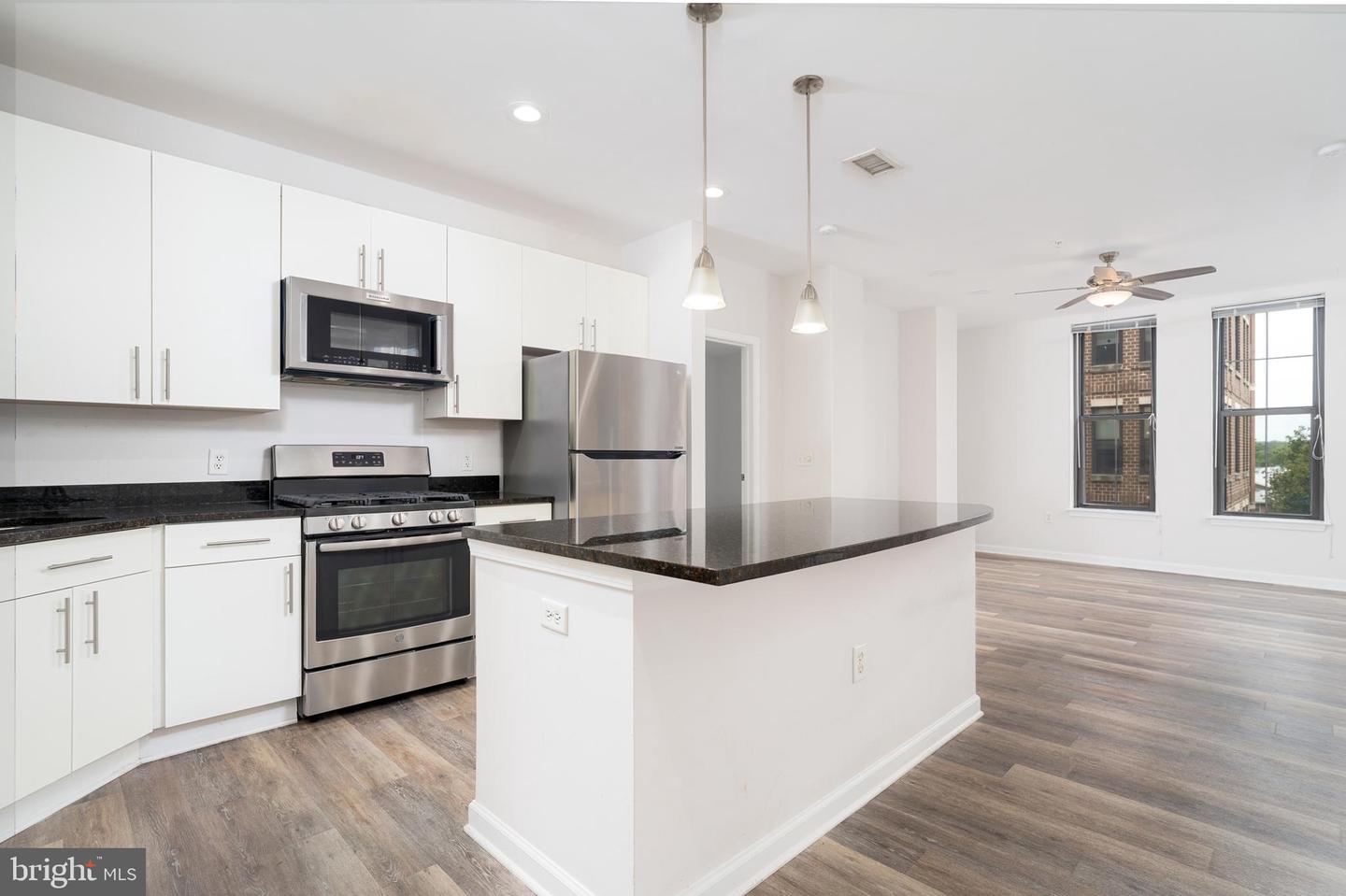 444 W BROAD ST #401, FALLS CHURCH, Virginia 22046, 2 Bedrooms Bedrooms, ,2 BathroomsBathrooms,Residential,For sale,444 W BROAD ST #401,VAFA2003364 MLS # VAFA2003364