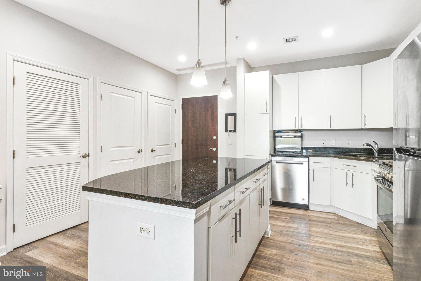 444 W BROAD ST #401, FALLS CHURCH, Virginia 22046, 2 Bedrooms Bedrooms, ,2 BathroomsBathrooms,Residential,For sale,444 W BROAD ST #401,VAFA2003364 MLS # VAFA2003364