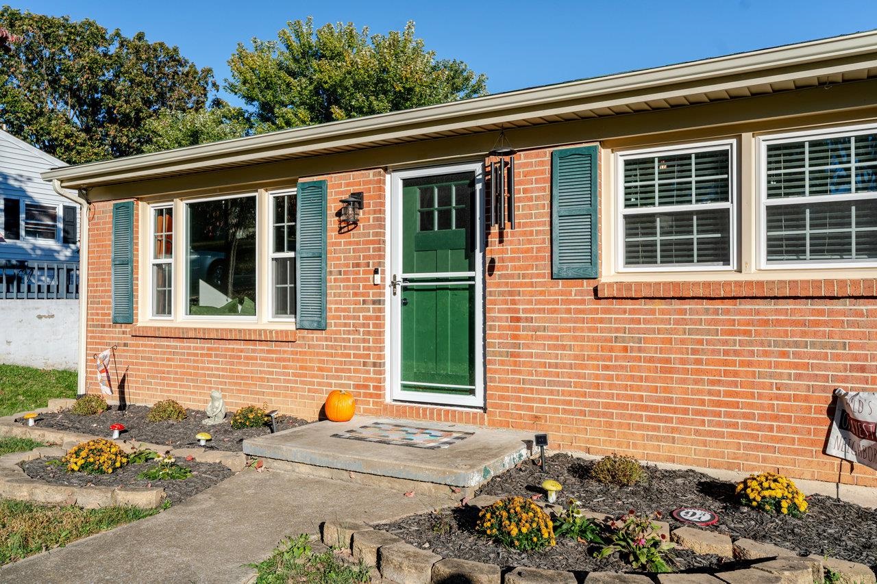 316 THOMAS ST, STAUNTON, Virginia 24401, 3 Bedrooms Bedrooms, ,2 BathroomsBathrooms,Residential,316 THOMAS ST,670285 MLS # 670285