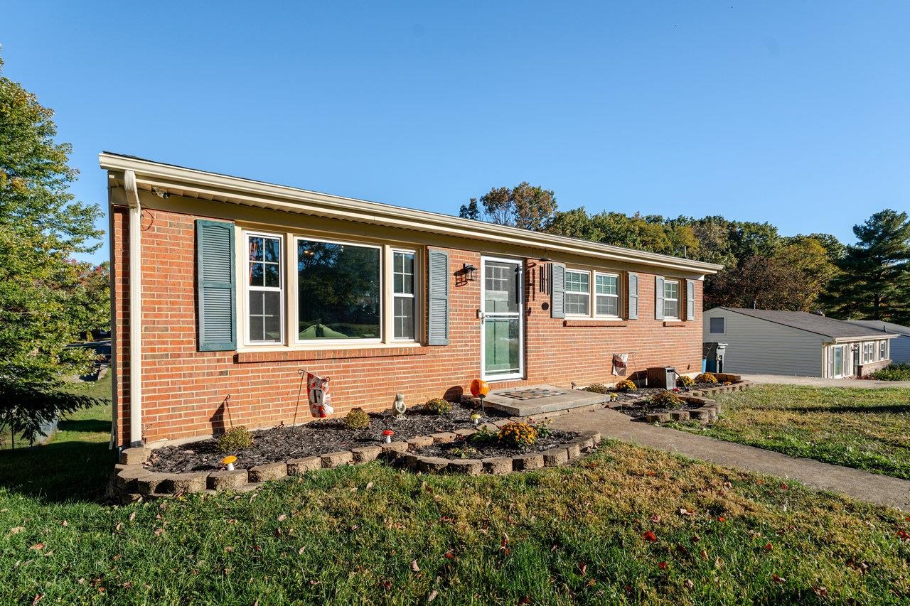 316 THOMAS ST, STAUNTON, Virginia 24401, 3 Bedrooms Bedrooms, ,2 BathroomsBathrooms,Residential,316 THOMAS ST,670285 MLS # 670285