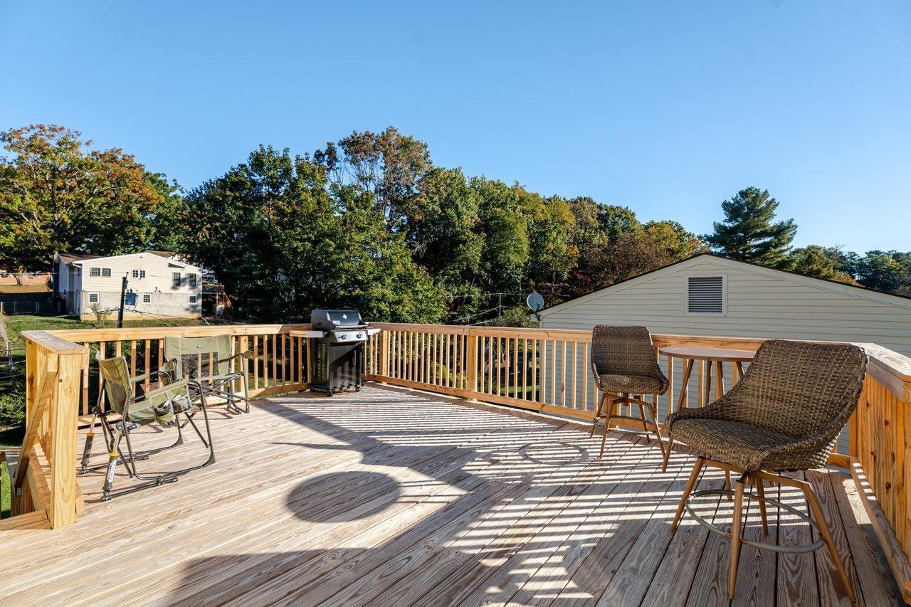 316 THOMAS ST, STAUNTON, Virginia 24401, 3 Bedrooms Bedrooms, ,2 BathroomsBathrooms,Residential,316 THOMAS ST,670285 MLS # 670285