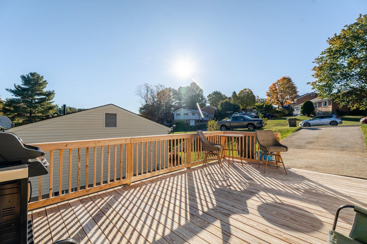316 THOMAS ST, STAUNTON, Virginia 24401, 3 Bedrooms Bedrooms, ,2 BathroomsBathrooms,Residential,316 THOMAS ST,670285 MLS # 670285