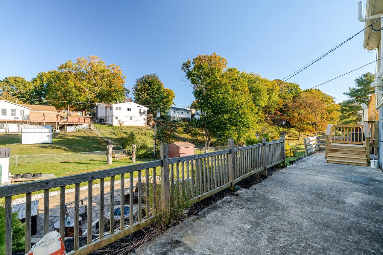 316 THOMAS ST, STAUNTON, Virginia 24401, 3 Bedrooms Bedrooms, ,2 BathroomsBathrooms,Residential,316 THOMAS ST,670285 MLS # 670285