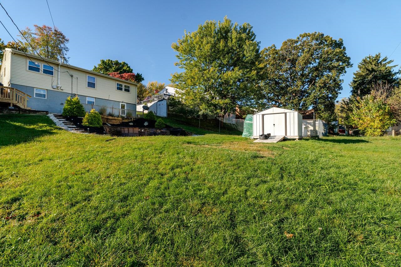 316 THOMAS ST, STAUNTON, Virginia 24401, 3 Bedrooms Bedrooms, ,2 BathroomsBathrooms,Residential,316 THOMAS ST,670285 MLS # 670285