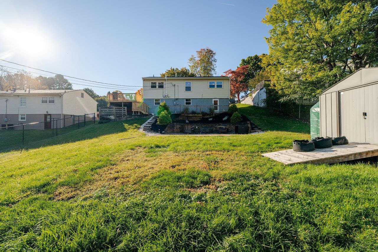 316 THOMAS ST, STAUNTON, Virginia 24401, 3 Bedrooms Bedrooms, ,2 BathroomsBathrooms,Residential,316 THOMAS ST,670285 MLS # 670285