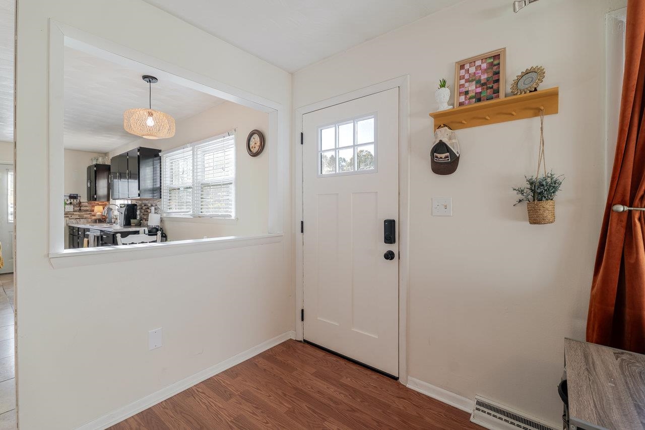 316 THOMAS ST, STAUNTON, Virginia 24401, 3 Bedrooms Bedrooms, ,2 BathroomsBathrooms,Residential,316 THOMAS ST,670285 MLS # 670285