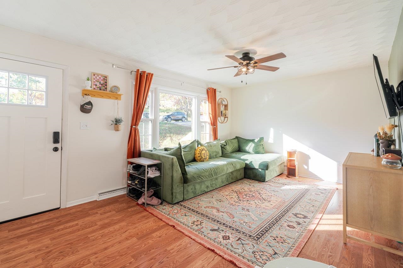 316 THOMAS ST, STAUNTON, Virginia 24401, 3 Bedrooms Bedrooms, ,2 BathroomsBathrooms,Residential,316 THOMAS ST,670285 MLS # 670285