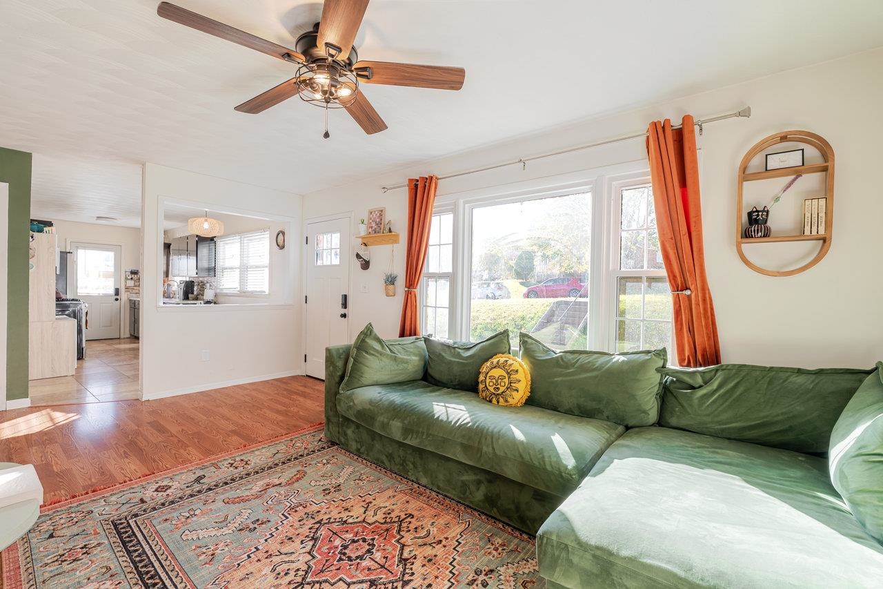 316 THOMAS ST, STAUNTON, Virginia 24401, 3 Bedrooms Bedrooms, ,2 BathroomsBathrooms,Residential,316 THOMAS ST,670285 MLS # 670285