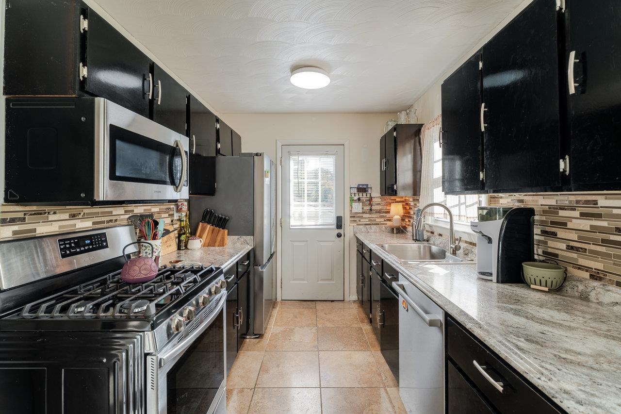 316 THOMAS ST, STAUNTON, Virginia 24401, 3 Bedrooms Bedrooms, ,2 BathroomsBathrooms,Residential,316 THOMAS ST,670285 MLS # 670285