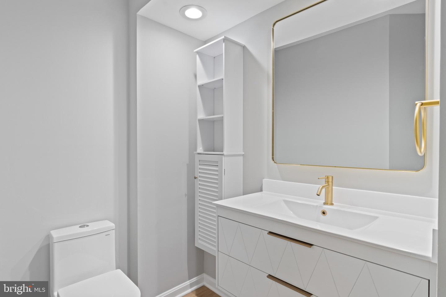 6864-F BRINDLE HEATH WAY #208, ALEXANDRIA, Virginia 22315, 2 Bedrooms Bedrooms, ,2 BathroomsBathrooms,Residential,For sale,6864-F BRINDLE HEATH WAY #208,VAFX2263240 MLS # VAFX2263240