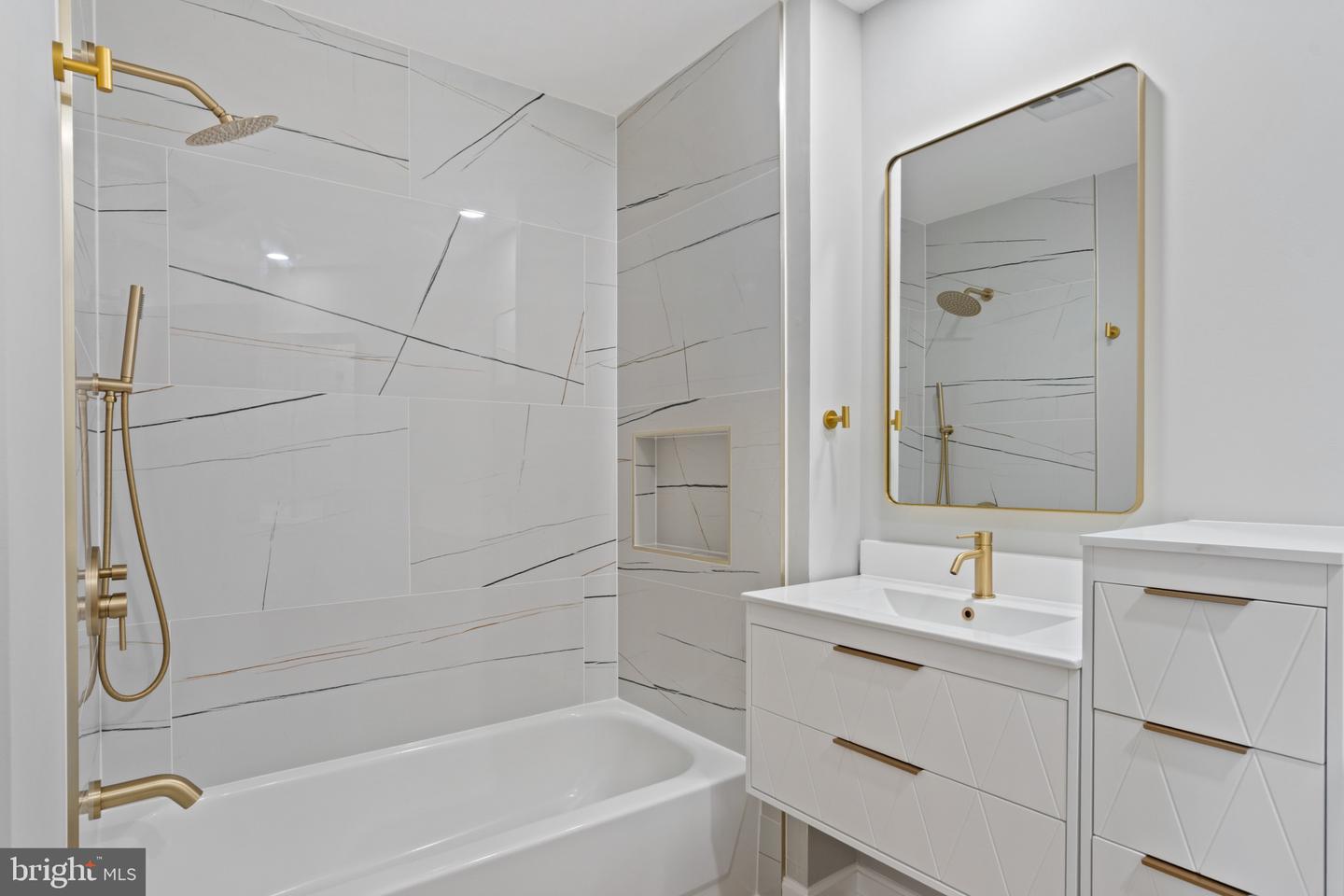 6864-F BRINDLE HEATH WAY #208, ALEXANDRIA, Virginia 22315, 2 Bedrooms Bedrooms, ,2 BathroomsBathrooms,Residential,For sale,6864-F BRINDLE HEATH WAY #208,VAFX2263240 MLS # VAFX2263240