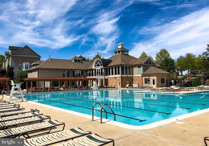 6864-F BRINDLE HEATH WAY #208, ALEXANDRIA, Virginia 22315, 2 Bedrooms Bedrooms, ,2 BathroomsBathrooms,Residential,For sale,6864-F BRINDLE HEATH WAY #208,VAFX2263240 MLS # VAFX2263240