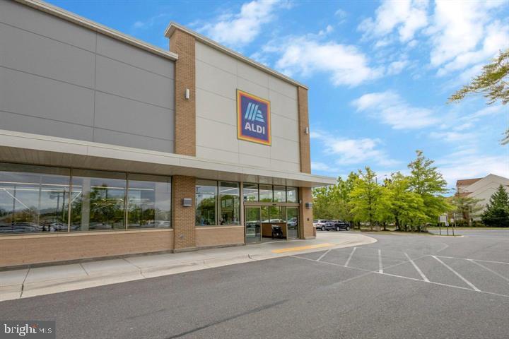 6864-F BRINDLE HEATH WAY #208, ALEXANDRIA, Virginia 22315, 2 Bedrooms Bedrooms, ,2 BathroomsBathrooms,Residential,For sale,6864-F BRINDLE HEATH WAY #208,VAFX2263240 MLS # VAFX2263240