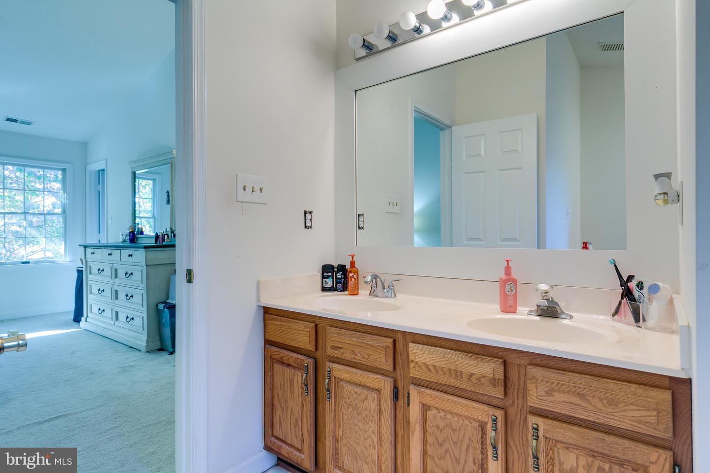 7286 RIDGEDALE DR, WARRENTON, Virginia 20186, 4 Bedrooms Bedrooms, ,3 BathroomsBathrooms,Residential,For sale,7286 RIDGEDALE DR,VAFQ2019426 MLS # VAFQ2019426