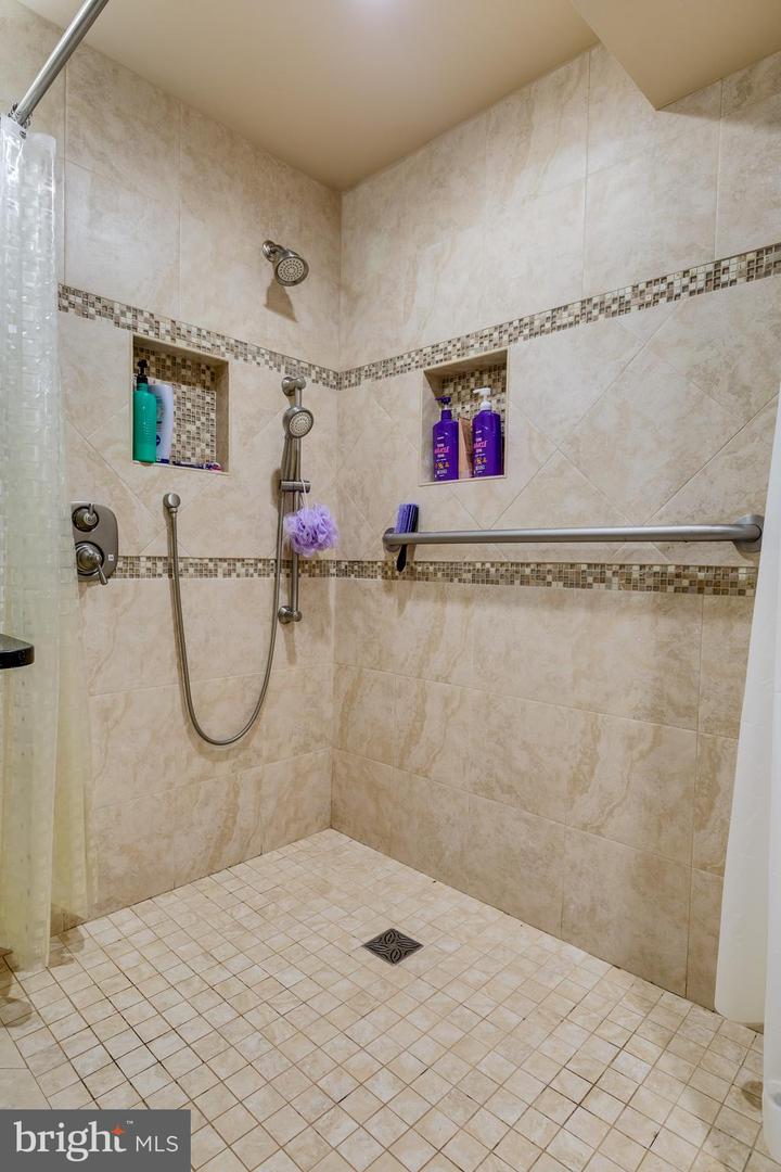 7286 RIDGEDALE DR, WARRENTON, Virginia 20186, 4 Bedrooms Bedrooms, ,3 BathroomsBathrooms,Residential,For sale,7286 RIDGEDALE DR,VAFQ2019426 MLS # VAFQ2019426