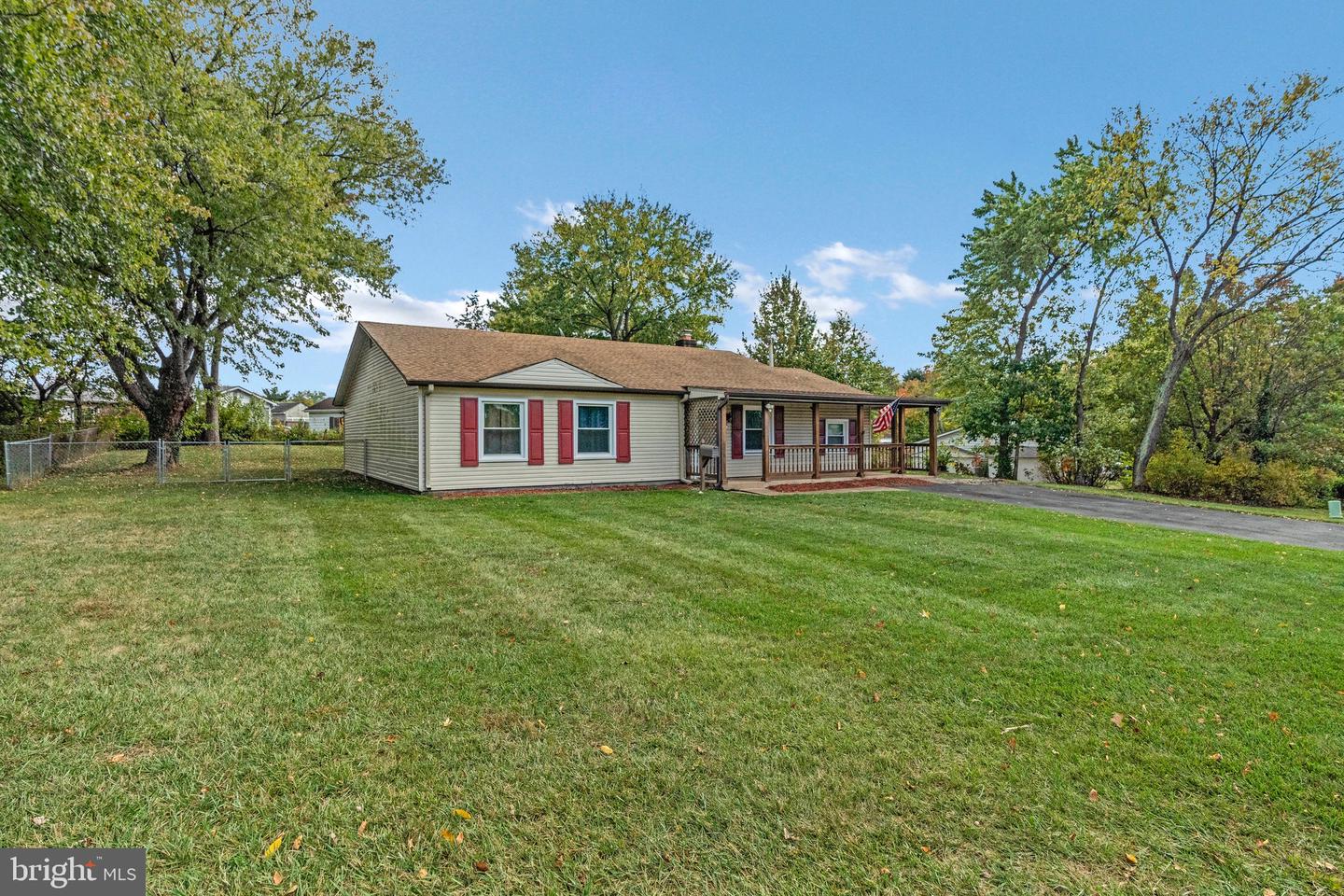 202 N FIR CT, STERLING, Virginia 20164, 3 Bedrooms Bedrooms, 5 Rooms Rooms,2 BathroomsBathrooms,Residential,For sale,202 N FIR CT,VALO2109164 MLS # VALO2109164