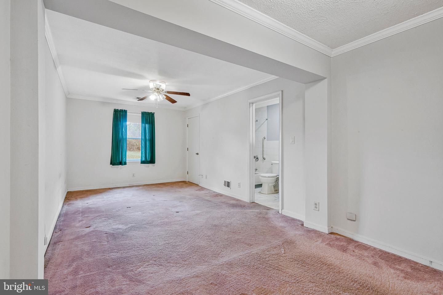 202 N FIR CT, STERLING, Virginia 20164, 3 Bedrooms Bedrooms, 5 Rooms Rooms,2 BathroomsBathrooms,Residential,For sale,202 N FIR CT,VALO2109164 MLS # VALO2109164