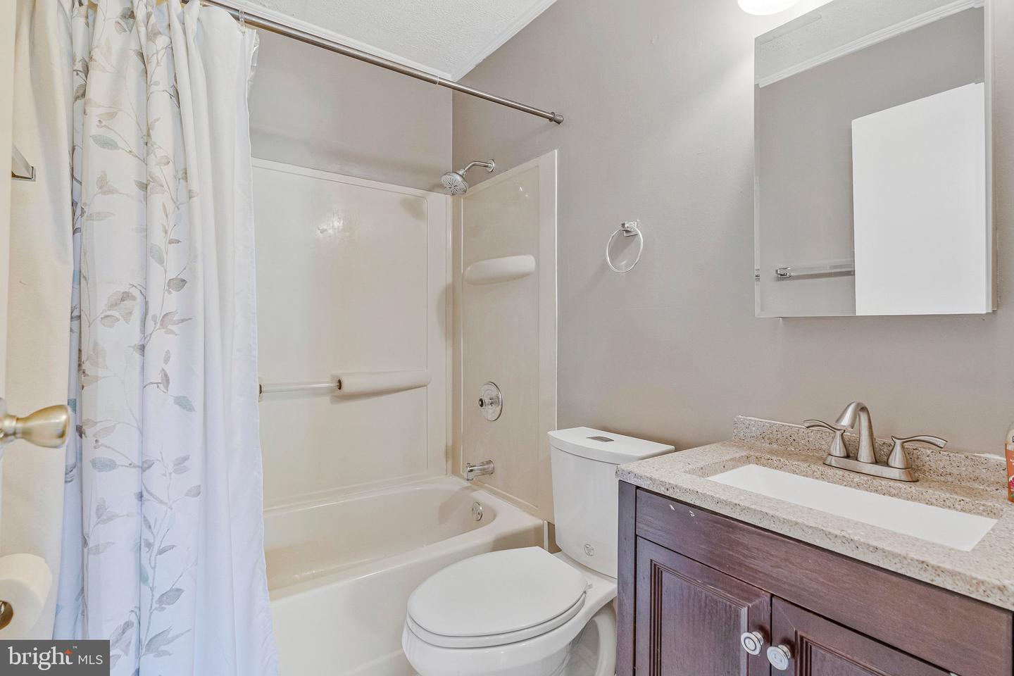 202 N FIR CT, STERLING, Virginia 20164, 3 Bedrooms Bedrooms, 5 Rooms Rooms,2 BathroomsBathrooms,Residential,For sale,202 N FIR CT,VALO2109164 MLS # VALO2109164