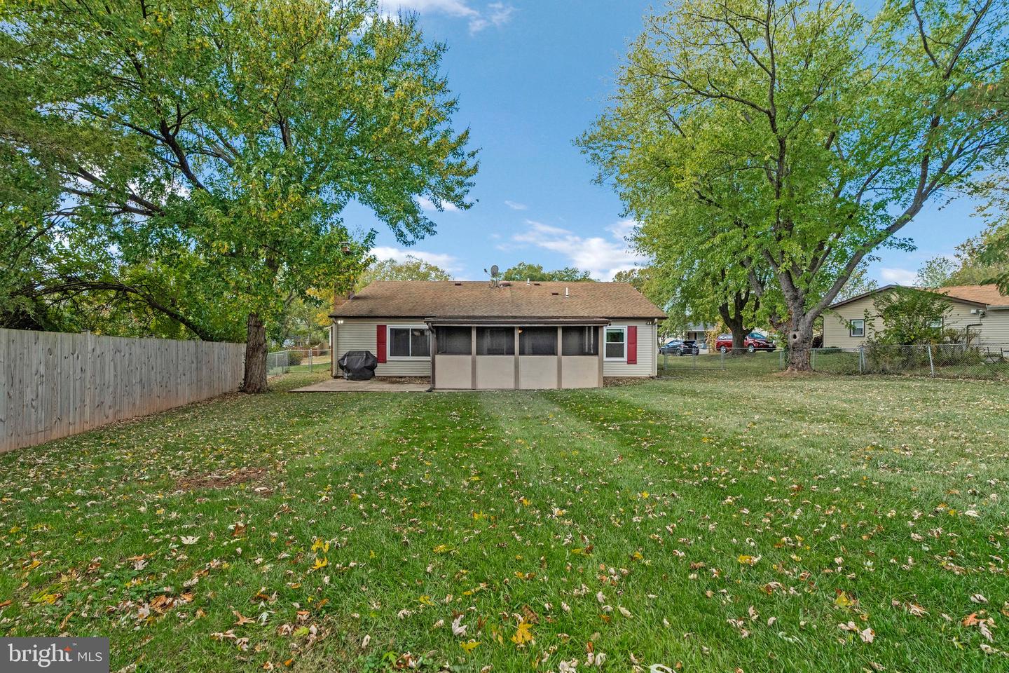202 N FIR CT, STERLING, Virginia 20164, 3 Bedrooms Bedrooms, 5 Rooms Rooms,2 BathroomsBathrooms,Residential,For sale,202 N FIR CT,VALO2109164 MLS # VALO2109164