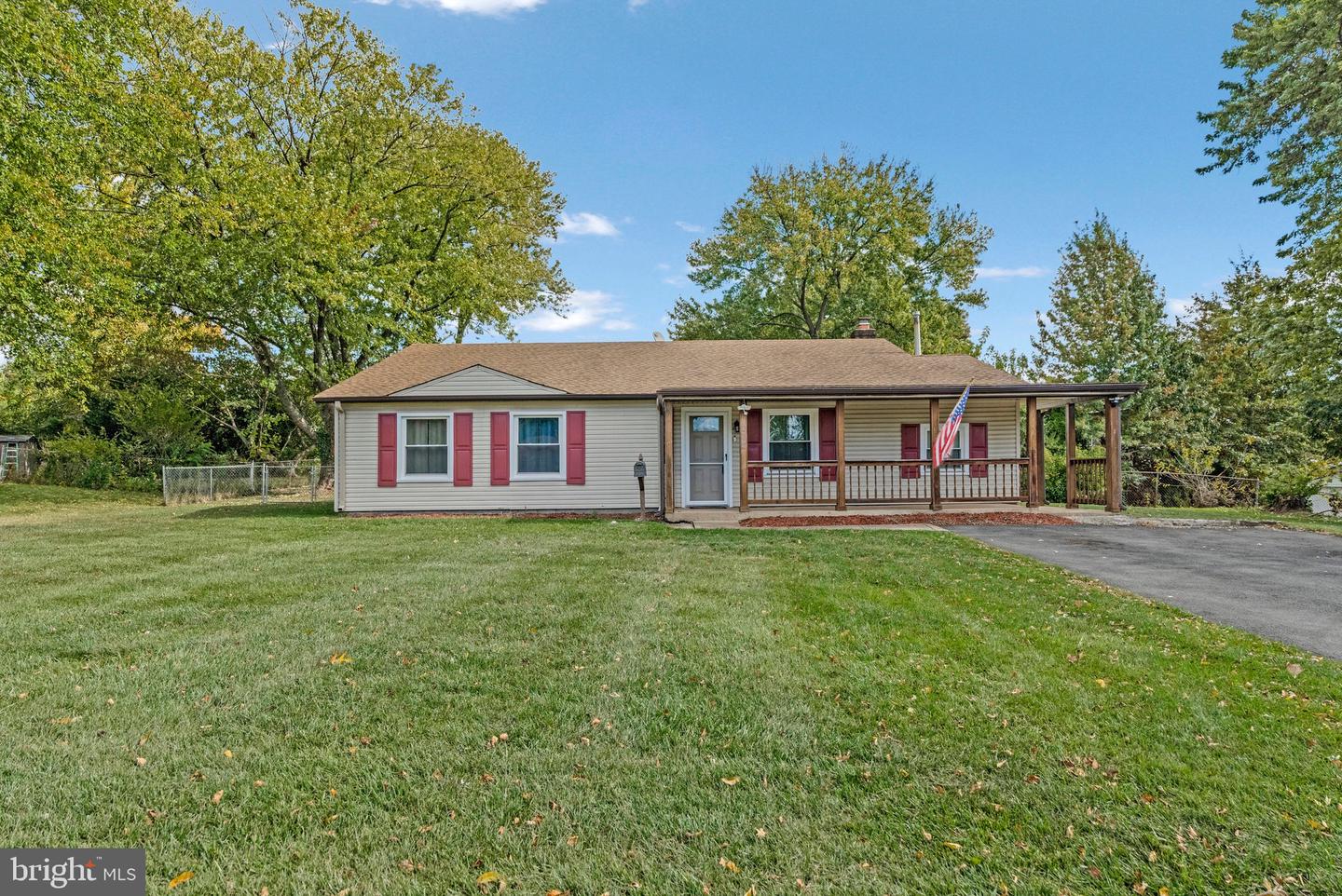202 N FIR CT, STERLING, Virginia 20164, 3 Bedrooms Bedrooms, 5 Rooms Rooms,2 BathroomsBathrooms,Residential,For sale,202 N FIR CT,VALO2109164 MLS # VALO2109164