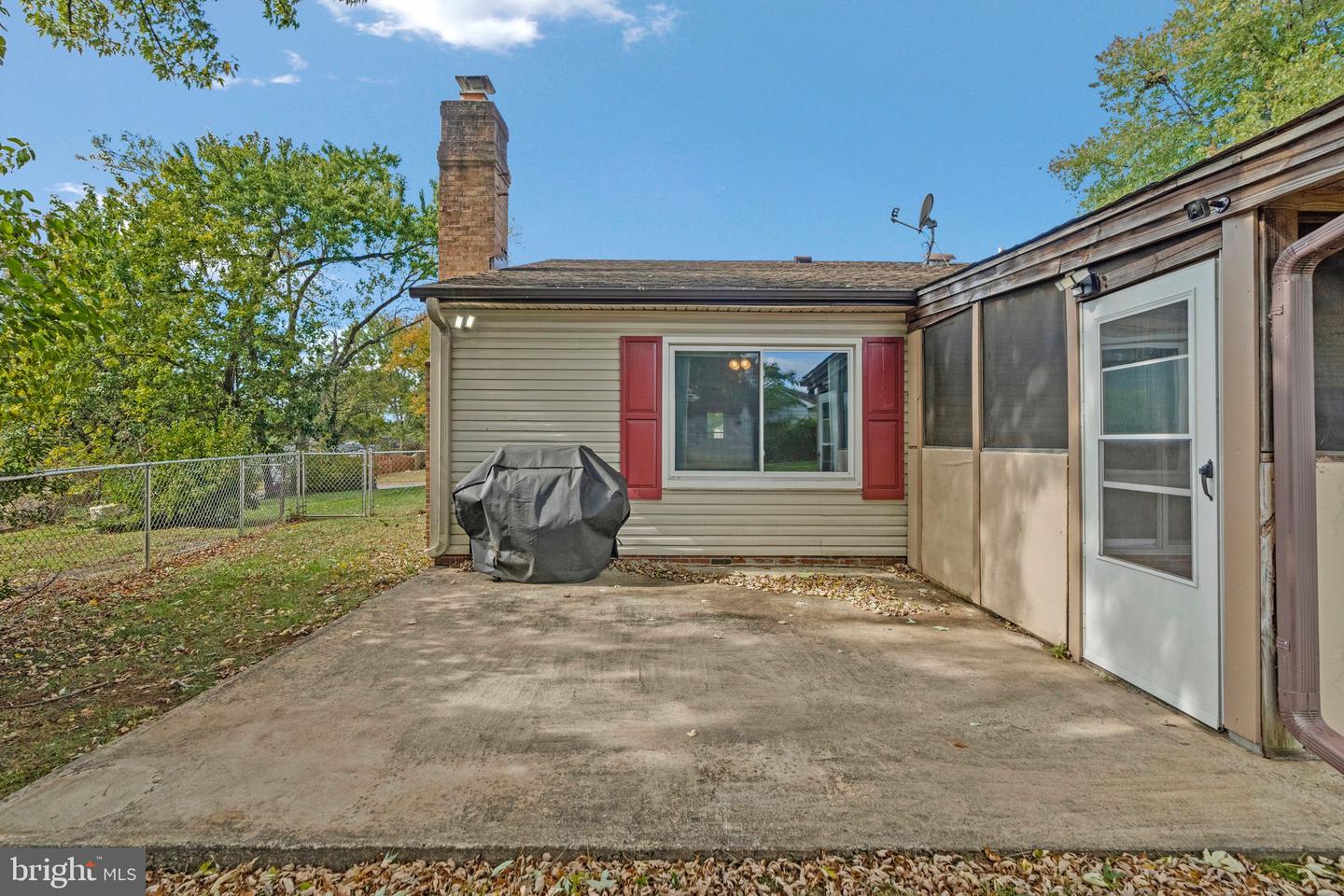 202 N FIR CT, STERLING, Virginia 20164, 3 Bedrooms Bedrooms, 5 Rooms Rooms,2 BathroomsBathrooms,Residential,For sale,202 N FIR CT,VALO2109164 MLS # VALO2109164