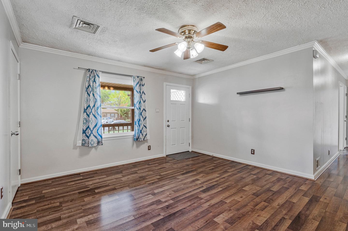 202 N FIR CT, STERLING, Virginia 20164, 3 Bedrooms Bedrooms, 5 Rooms Rooms,2 BathroomsBathrooms,Residential,For sale,202 N FIR CT,VALO2109164 MLS # VALO2109164