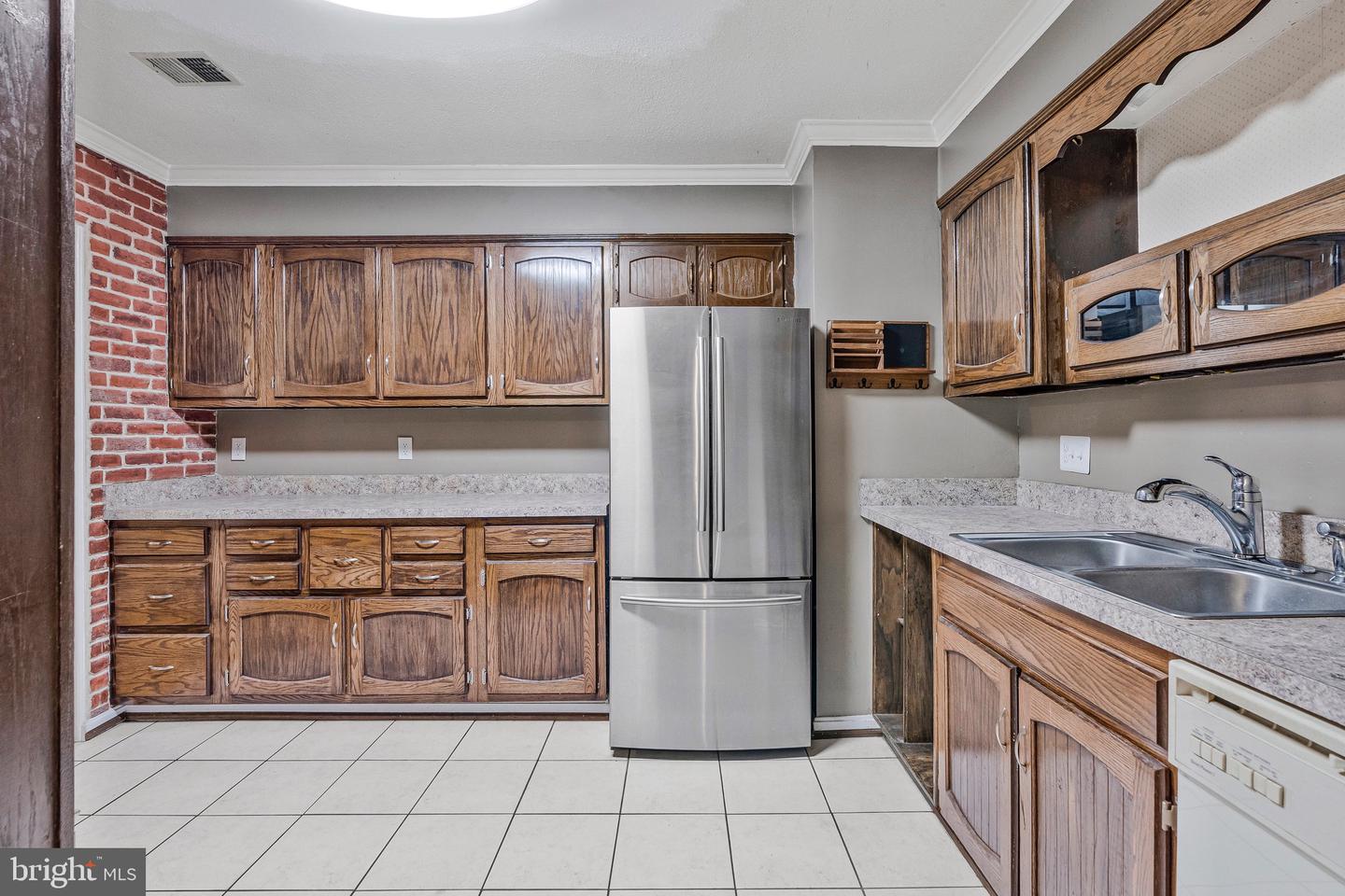 202 N FIR CT, STERLING, Virginia 20164, 3 Bedrooms Bedrooms, 5 Rooms Rooms,2 BathroomsBathrooms,Residential,For sale,202 N FIR CT,VALO2109164 MLS # VALO2109164