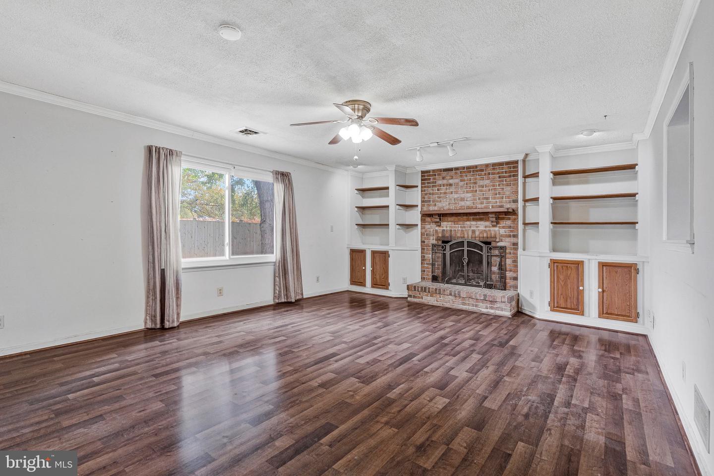 202 N FIR CT, STERLING, Virginia 20164, 3 Bedrooms Bedrooms, 5 Rooms Rooms,2 BathroomsBathrooms,Residential,For sale,202 N FIR CT,VALO2109164 MLS # VALO2109164