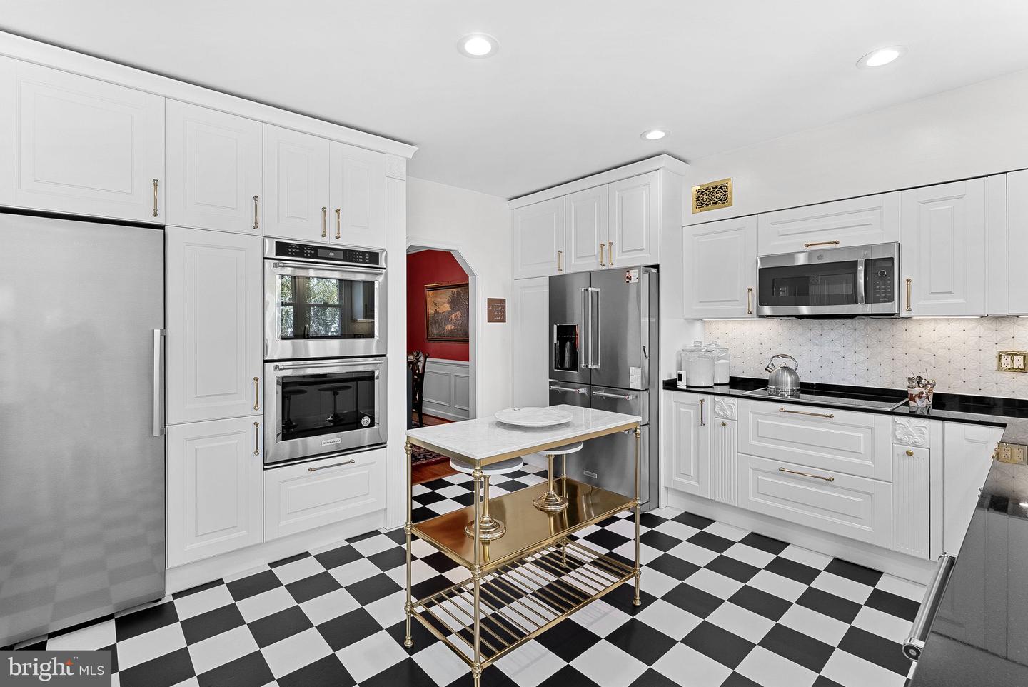 5975 WESCOTT HILLS WAY, ALEXANDRIA, Virginia 22315, 3 Bedrooms Bedrooms, ,3 BathroomsBathrooms,Residential,For sale,5975 WESCOTT HILLS WAY,VAFX2275126 MLS # VAFX2275126