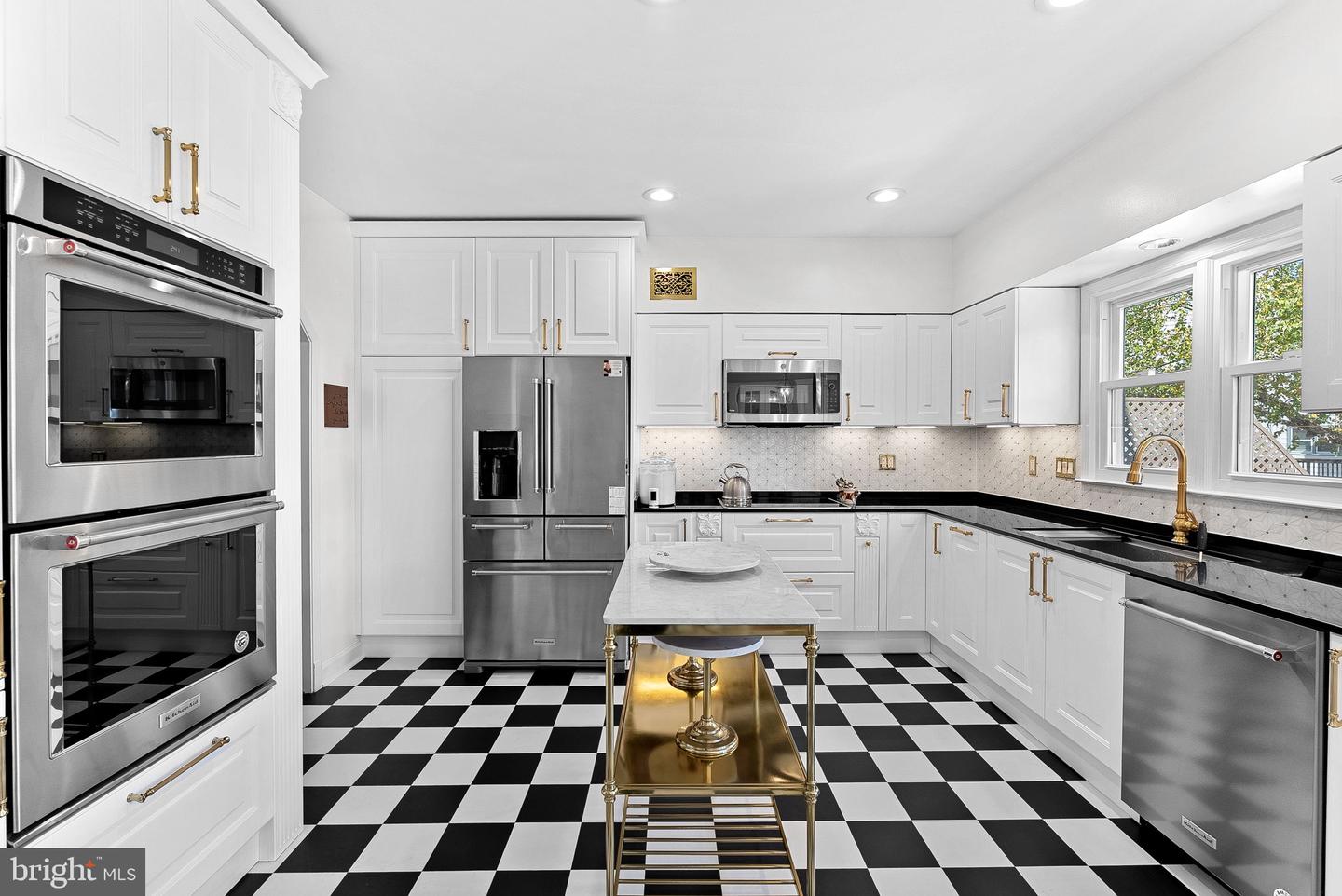 5975 WESCOTT HILLS WAY, ALEXANDRIA, Virginia 22315, 3 Bedrooms Bedrooms, ,3 BathroomsBathrooms,Residential,For sale,5975 WESCOTT HILLS WAY,VAFX2275126 MLS # VAFX2275126