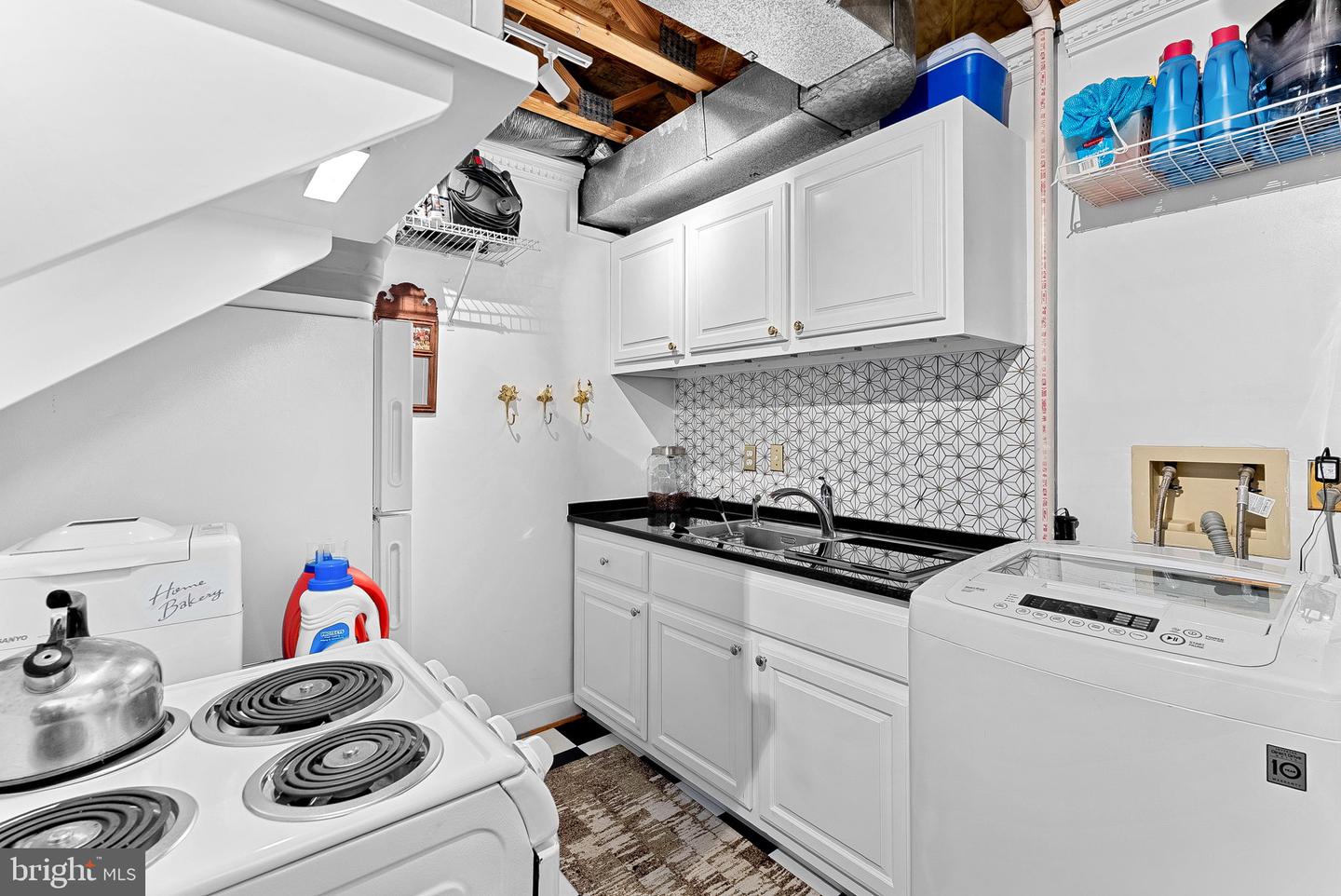 5975 WESCOTT HILLS WAY, ALEXANDRIA, Virginia 22315, 3 Bedrooms Bedrooms, ,3 BathroomsBathrooms,Residential,For sale,5975 WESCOTT HILLS WAY,VAFX2275126 MLS # VAFX2275126