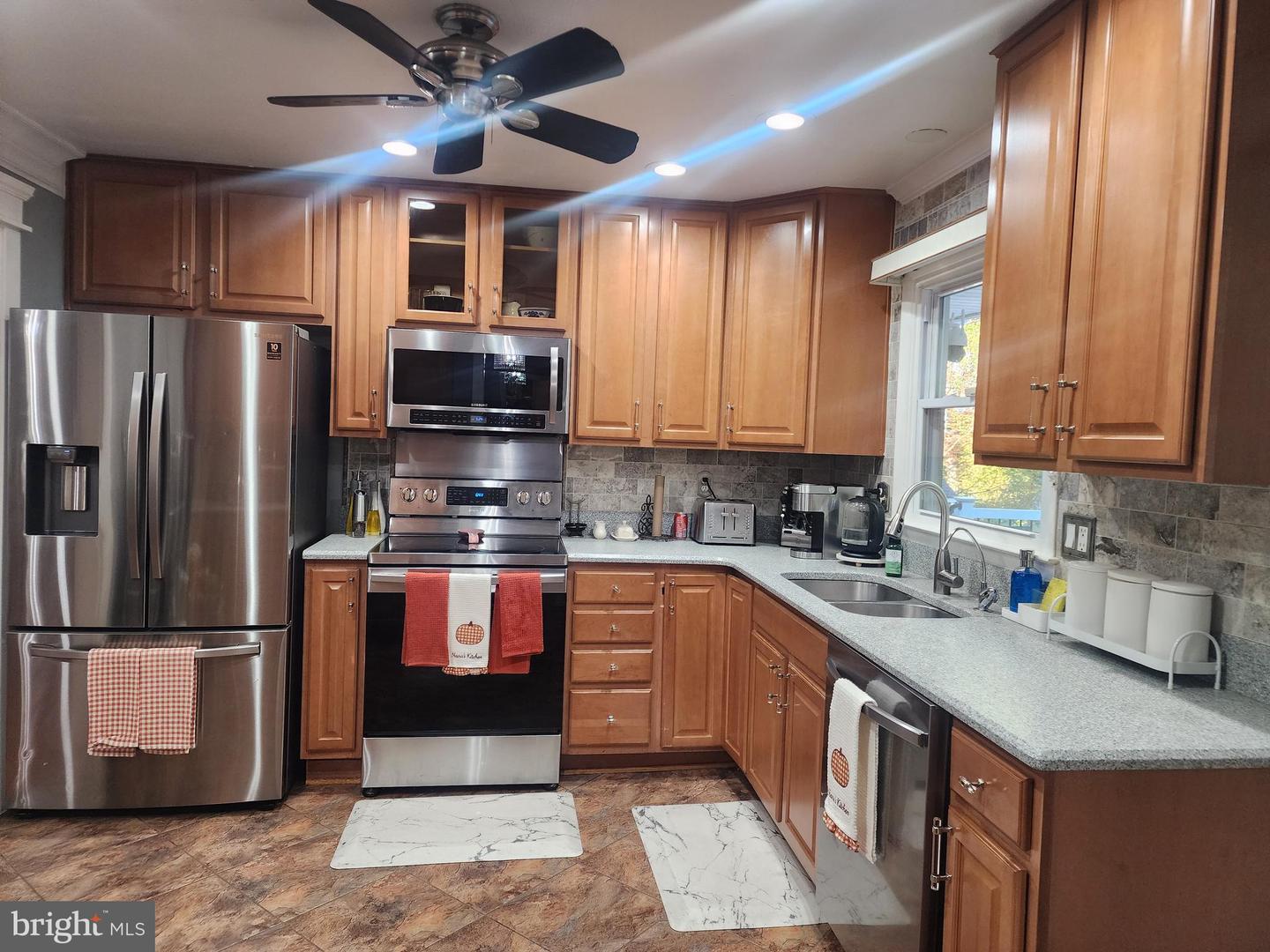 18324 NOB HILL DR, TRIANGLE, Virginia 22172, 5 Bedrooms Bedrooms, ,3 BathroomsBathrooms,Residential,For sale,18324 NOB HILL DR,VAPW2106380 MLS # VAPW2106380