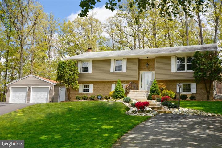 18324 NOB HILL DR, TRIANGLE, Virginia 22172, 5 Bedrooms Bedrooms, ,3 BathroomsBathrooms,Residential,For sale,18324 NOB HILL DR,VAPW2106380 MLS # VAPW2106380