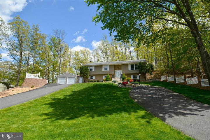18324 NOB HILL DR, TRIANGLE, Virginia 22172, 5 Bedrooms Bedrooms, ,3 BathroomsBathrooms,Residential,For sale,18324 NOB HILL DR,VAPW2106380 MLS # VAPW2106380