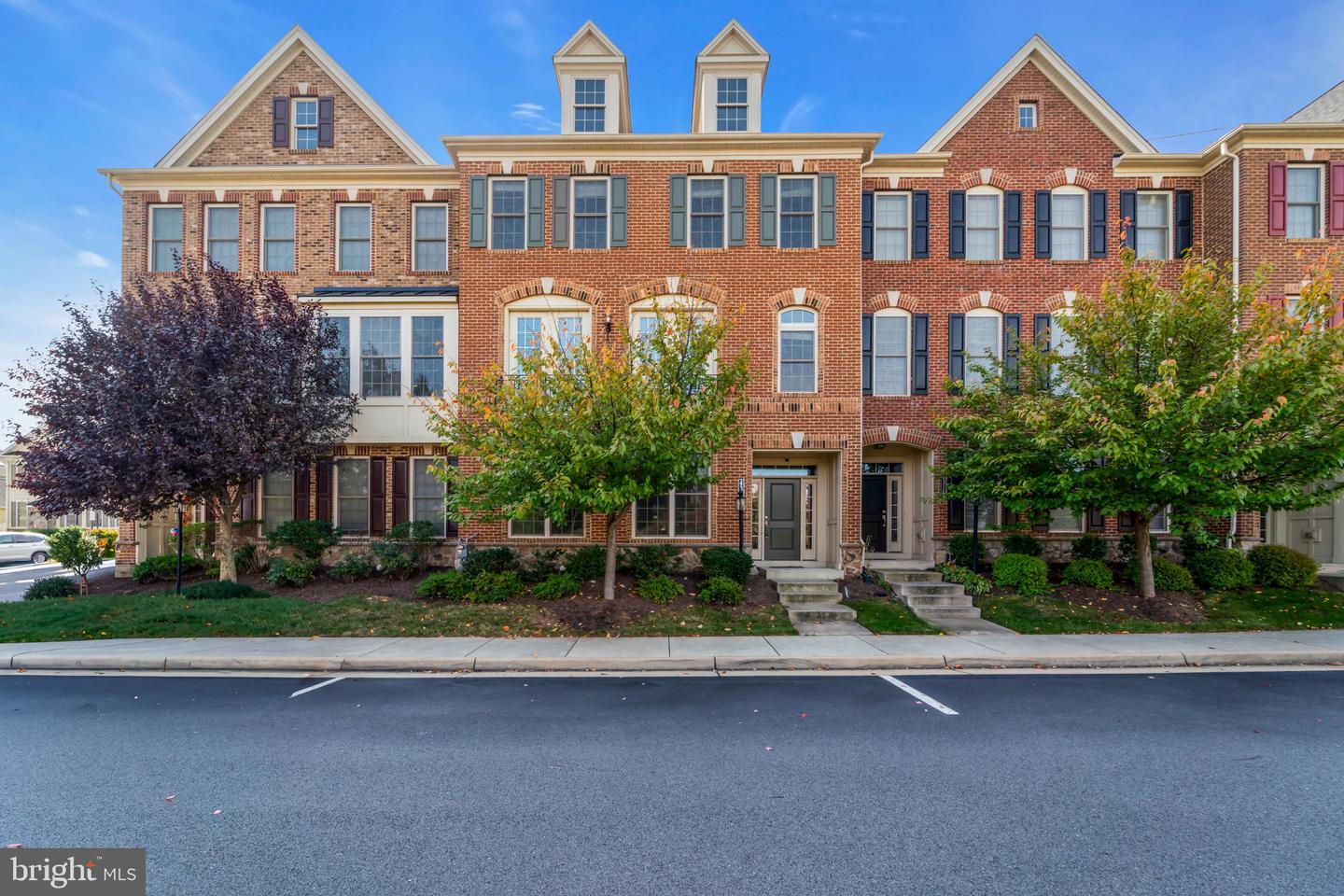 43157 CLARENDON SQ, ASHBURN, Virginia 20148, 3 Bedrooms Bedrooms, ,3 BathroomsBathrooms,Residential,For sale,43157 CLARENDON SQ,VALO2109372 MLS # VALO2109372