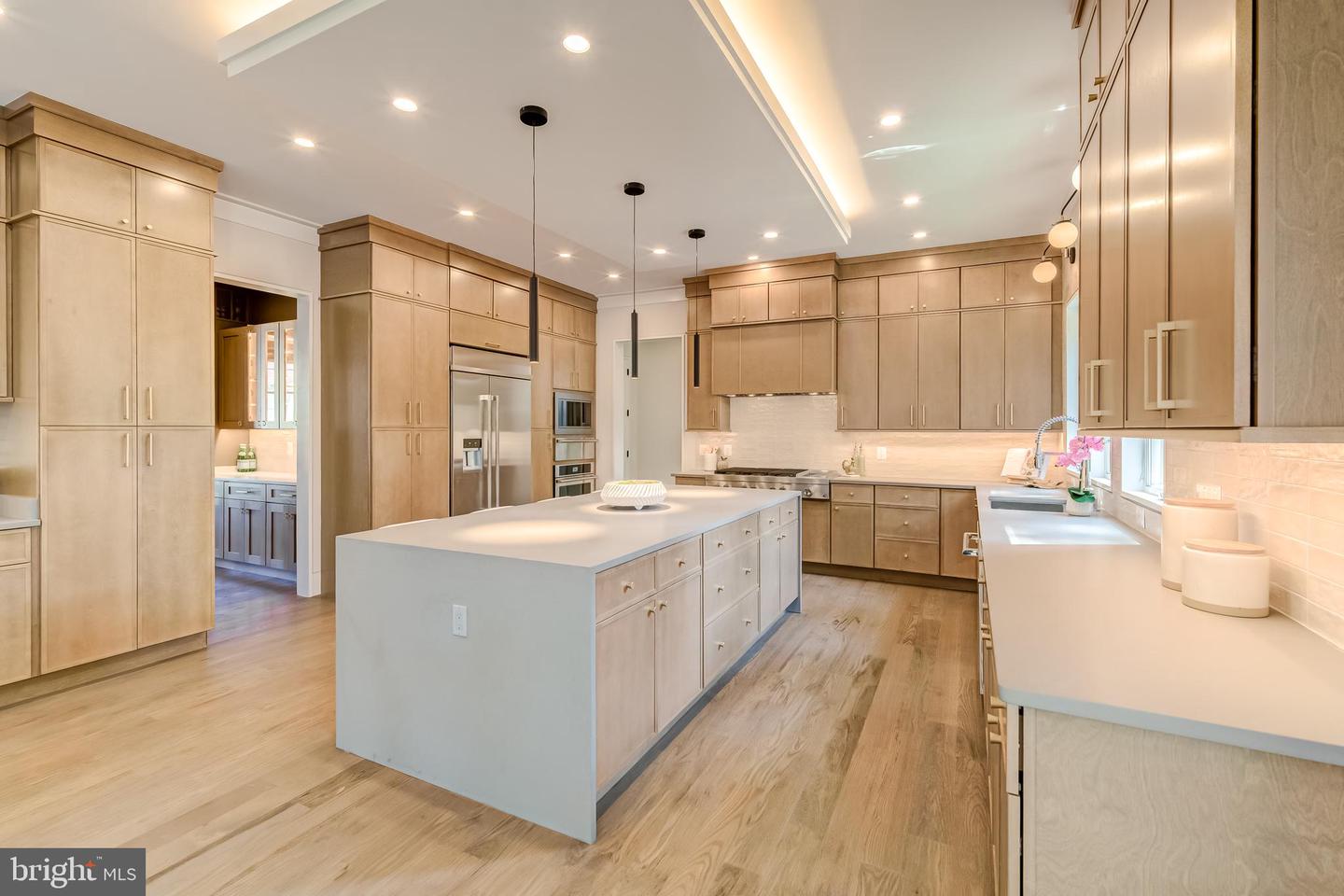 506 KINGSLEY RD SW, VIENNA, Virginia 22180, 6 Bedrooms Bedrooms, ,6 BathroomsBathrooms,Residential,For sale,506 KINGSLEY RD SW,VAFX2275690 MLS # VAFX2275690