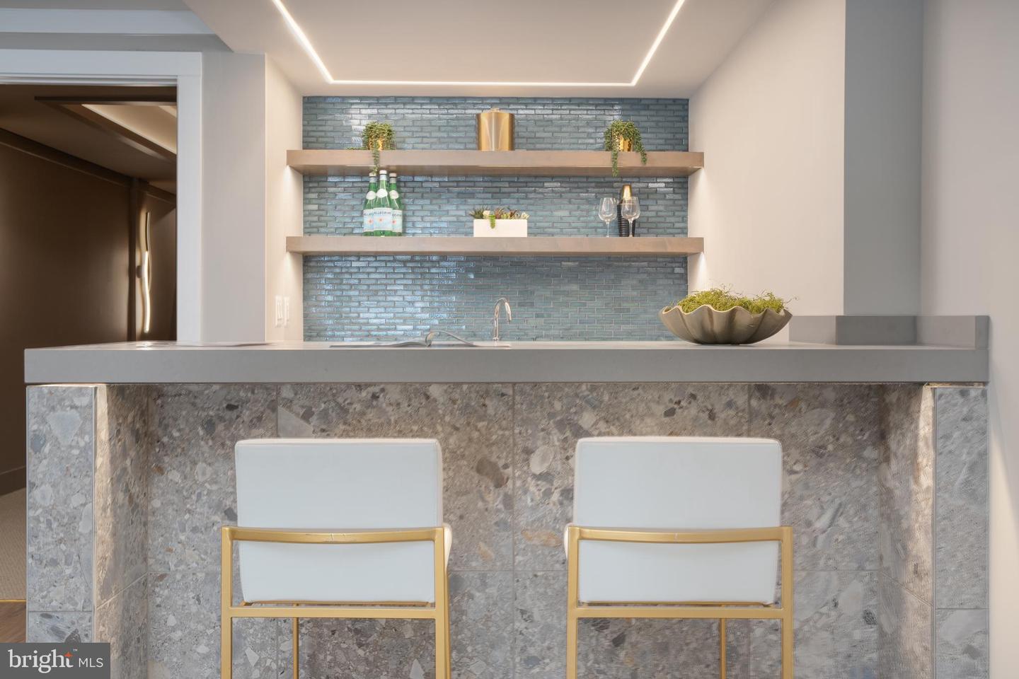 506 KINGSLEY RD SW, VIENNA, Virginia 22180, 6 Bedrooms Bedrooms, ,6 BathroomsBathrooms,Residential,For sale,506 KINGSLEY RD SW,VAFX2275690 MLS # VAFX2275690