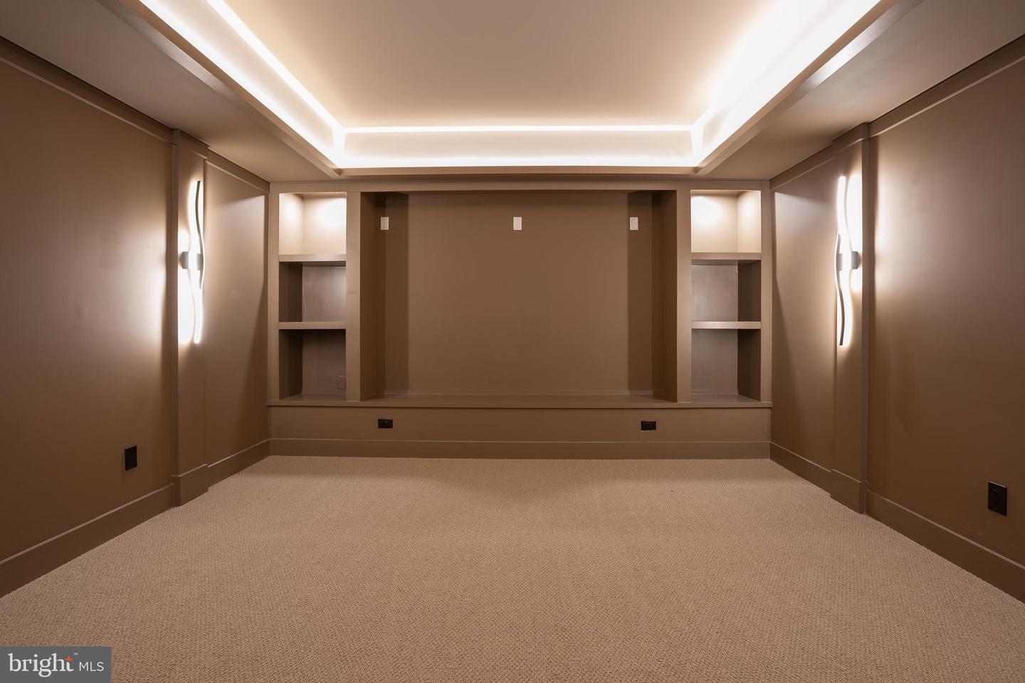 506 KINGSLEY RD SW, VIENNA, Virginia 22180, 6 Bedrooms Bedrooms, ,6 BathroomsBathrooms,Residential,For sale,506 KINGSLEY RD SW,VAFX2275690 MLS # VAFX2275690