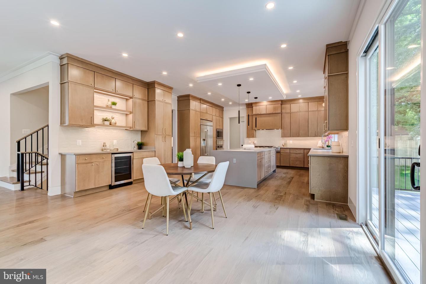 506 KINGSLEY RD SW, VIENNA, Virginia 22180, 6 Bedrooms Bedrooms, ,6 BathroomsBathrooms,Residential,For sale,506 KINGSLEY RD SW,VAFX2275690 MLS # VAFX2275690