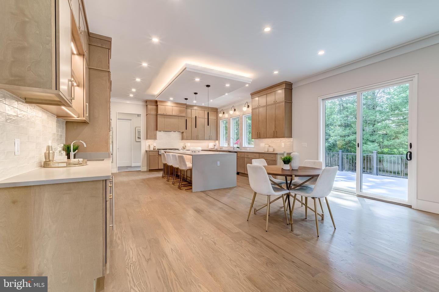 506 KINGSLEY RD SW, VIENNA, Virginia 22180, 6 Bedrooms Bedrooms, ,6 BathroomsBathrooms,Residential,For sale,506 KINGSLEY RD SW,VAFX2275690 MLS # VAFX2275690