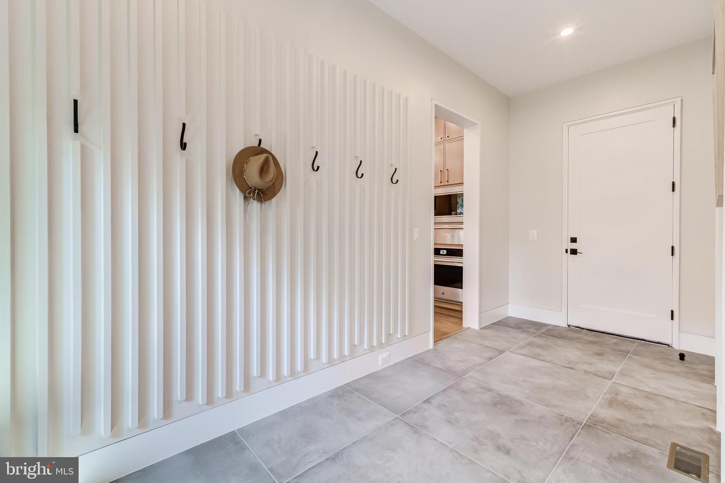 506 KINGSLEY RD SW, VIENNA, Virginia 22180, 6 Bedrooms Bedrooms, ,6 BathroomsBathrooms,Residential,For sale,506 KINGSLEY RD SW,VAFX2275690 MLS # VAFX2275690