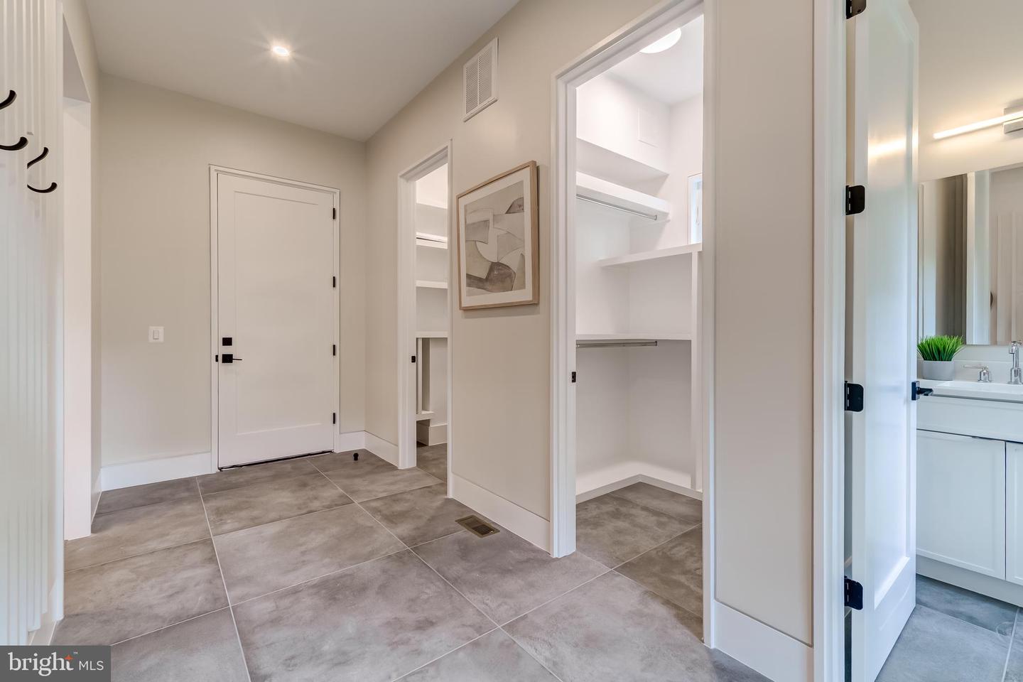 506 KINGSLEY RD SW, VIENNA, Virginia 22180, 6 Bedrooms Bedrooms, ,6 BathroomsBathrooms,Residential,For sale,506 KINGSLEY RD SW,VAFX2275690 MLS # VAFX2275690