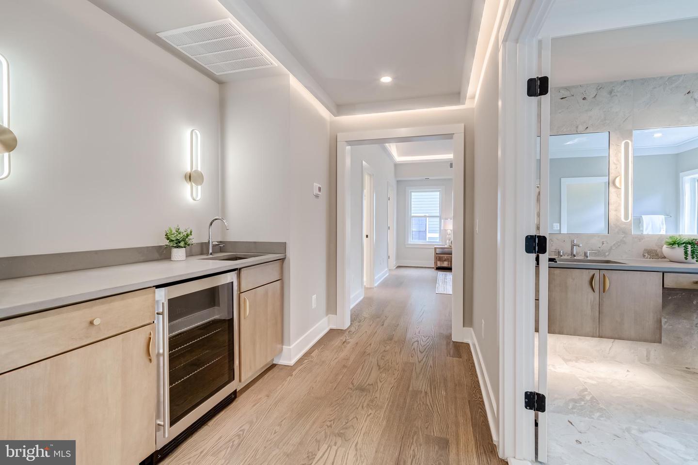 506 KINGSLEY RD SW, VIENNA, Virginia 22180, 6 Bedrooms Bedrooms, ,6 BathroomsBathrooms,Residential,For sale,506 KINGSLEY RD SW,VAFX2275690 MLS # VAFX2275690