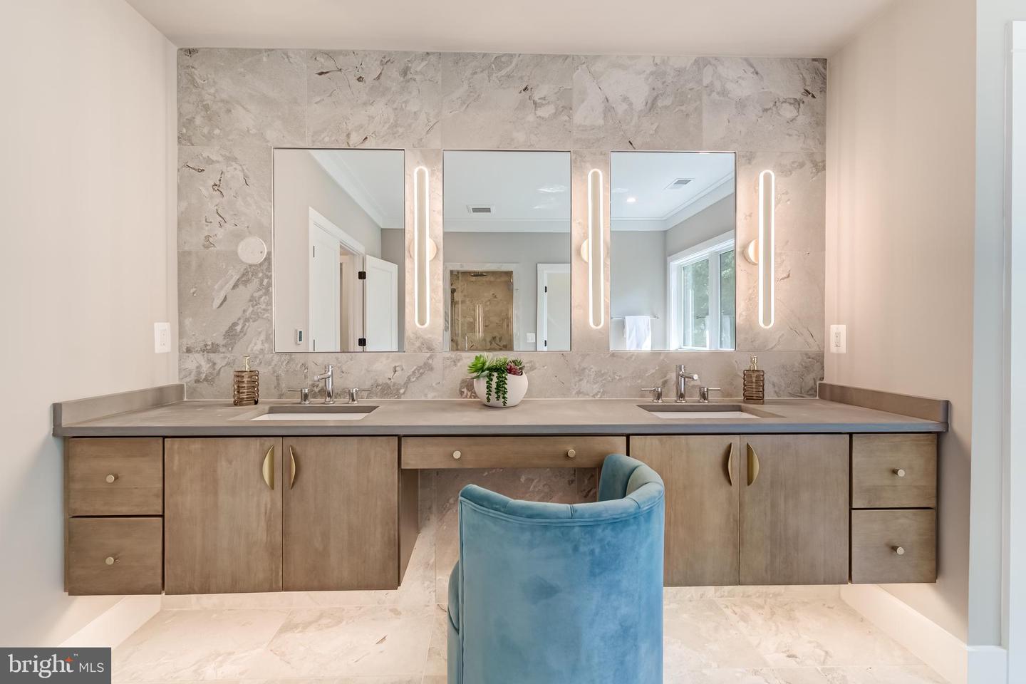 506 KINGSLEY RD SW, VIENNA, Virginia 22180, 6 Bedrooms Bedrooms, ,6 BathroomsBathrooms,Residential,For sale,506 KINGSLEY RD SW,VAFX2275690 MLS # VAFX2275690