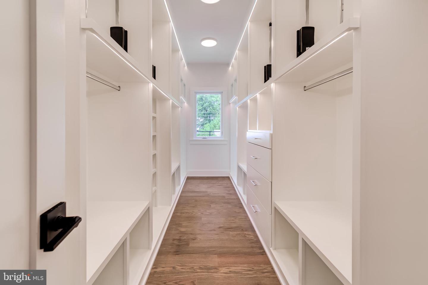 506 KINGSLEY RD SW, VIENNA, Virginia 22180, 6 Bedrooms Bedrooms, ,6 BathroomsBathrooms,Residential,For sale,506 KINGSLEY RD SW,VAFX2275690 MLS # VAFX2275690